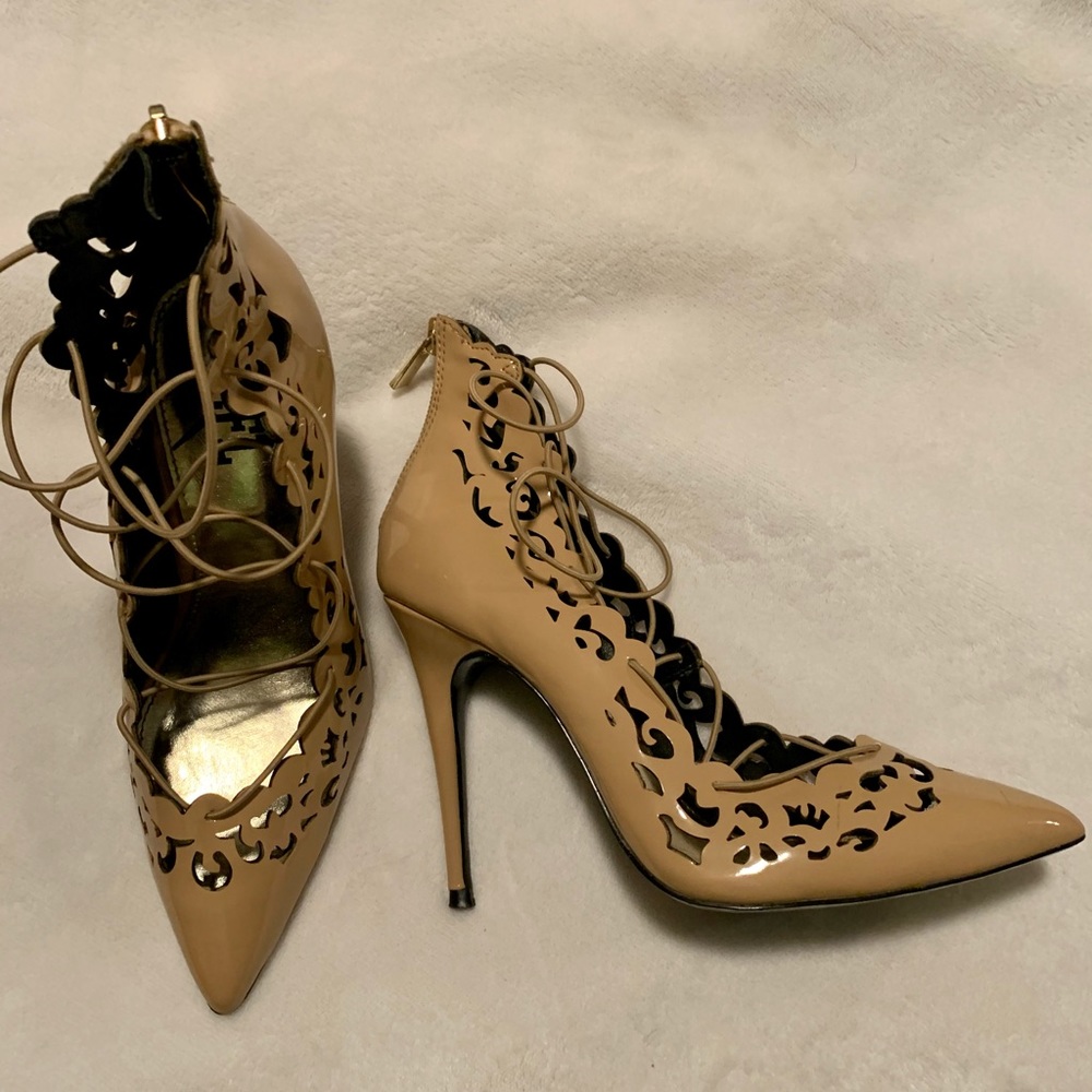 Miss Lola nude heels